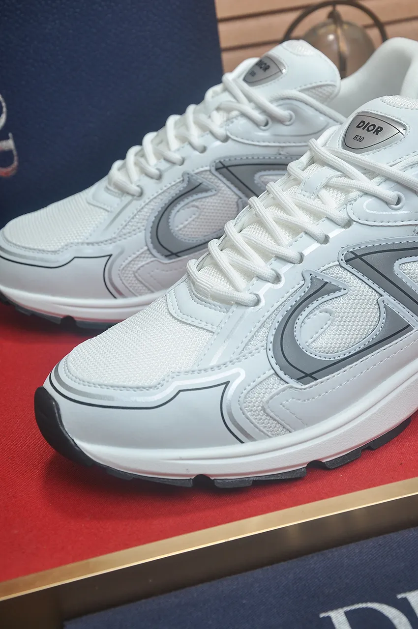 Men's men's shoes 💰: 500💶 (top original order) Brand: Dior (Dior) Standard code: Men's code 38-44 (45 customized) Grade: Same as the official website Material: Top original cowhide spliced ​​together Original wear-resistant and lightweight outsole Style category: Fashionable casual shoes Distinguished luxury brand elements top luxury Color: Actual picture color